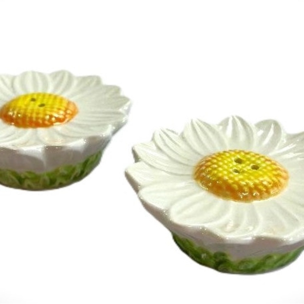 Daisy Flower Salt and Pepper Shakers